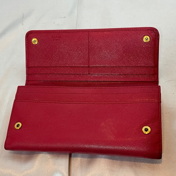 Prada pink leather wallet with Bow detail and gold hardware    52-B6c - Picture 8 of 9